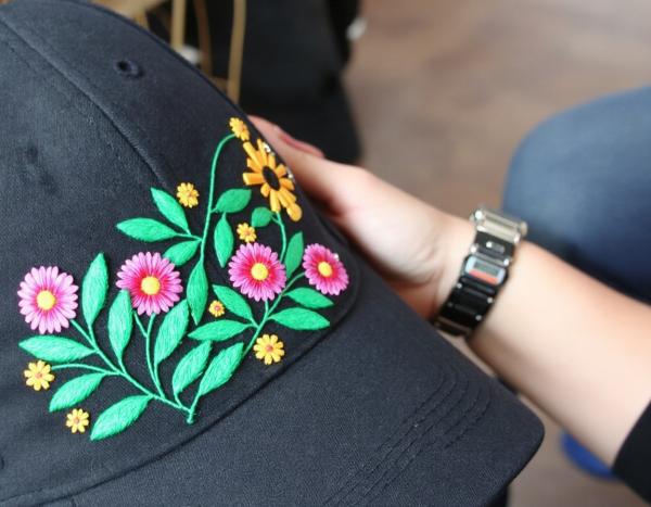 ベースボールキャップの刺繍が膨らむ秘密とオリジナルキャップ作成の極意